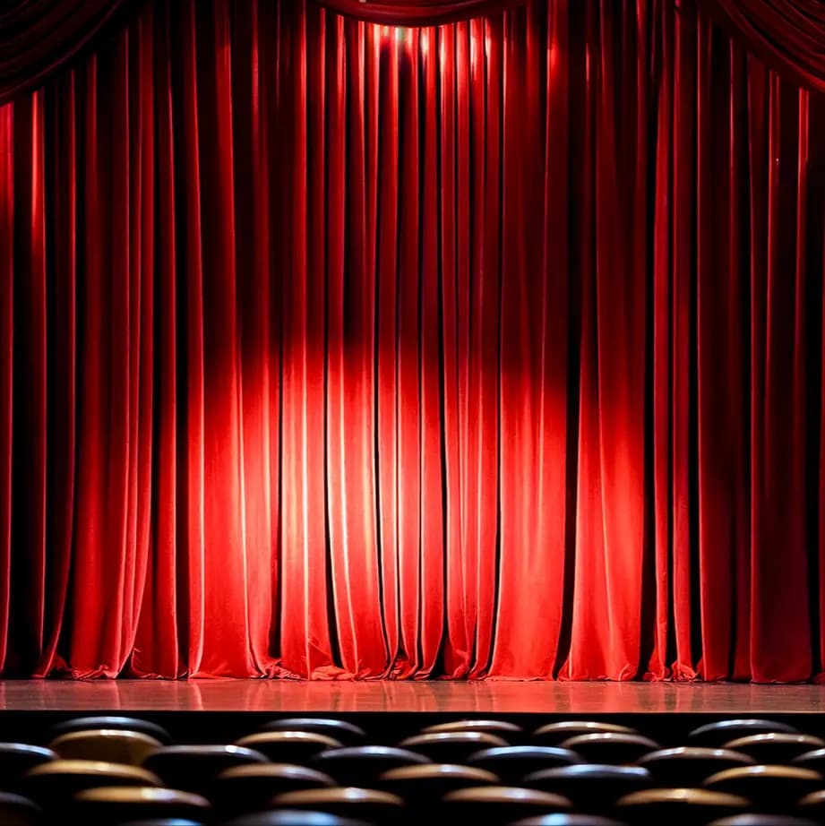Roter Theatervorhang der Comödie Fürth